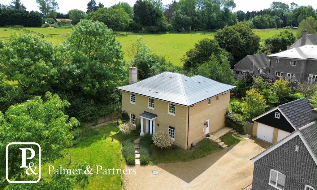 4 bedroom detached house for sale in Beech Road, Saxmundham, Suffolk, IP17