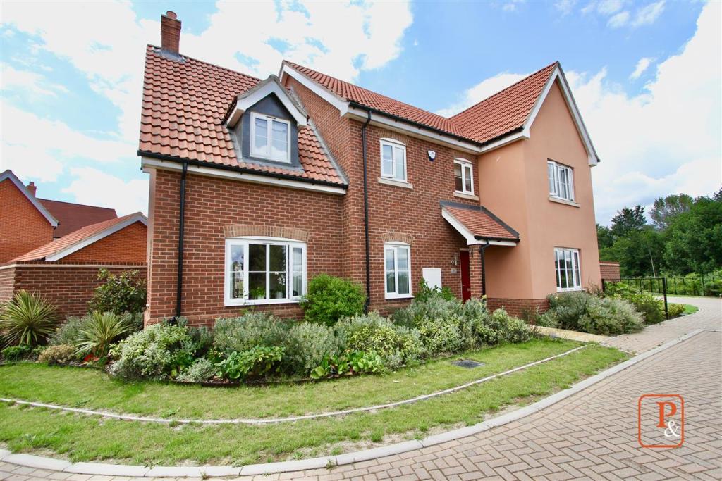 5 bedroom town house for sale in Rodwell Close, Holbrook, IP9