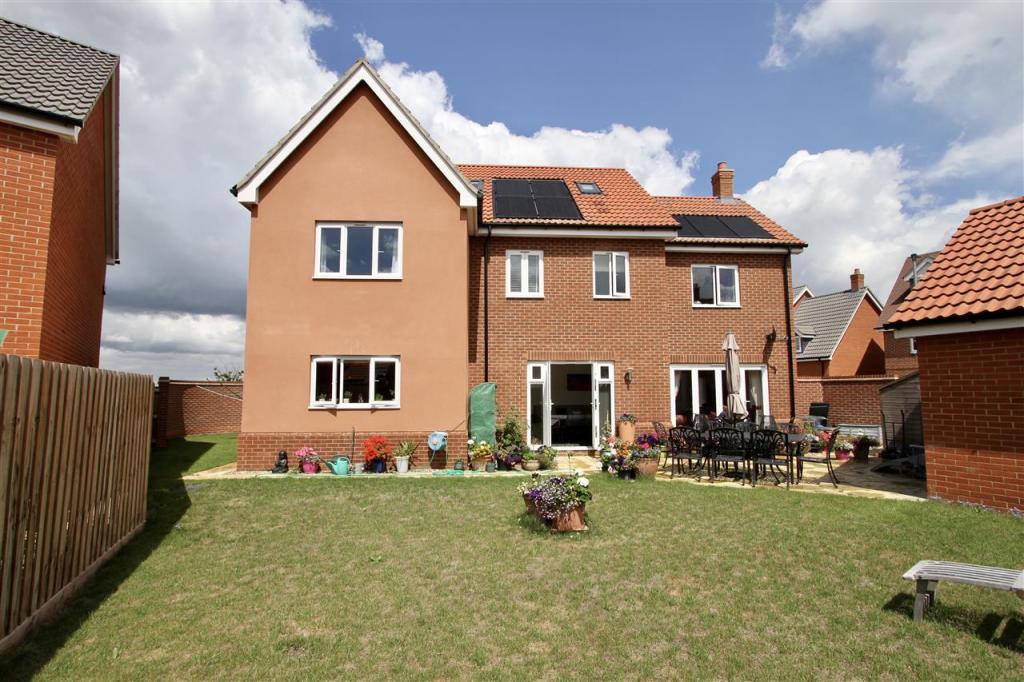 5 bedroom town house for sale in Rodwell Close, Holbrook, IP9