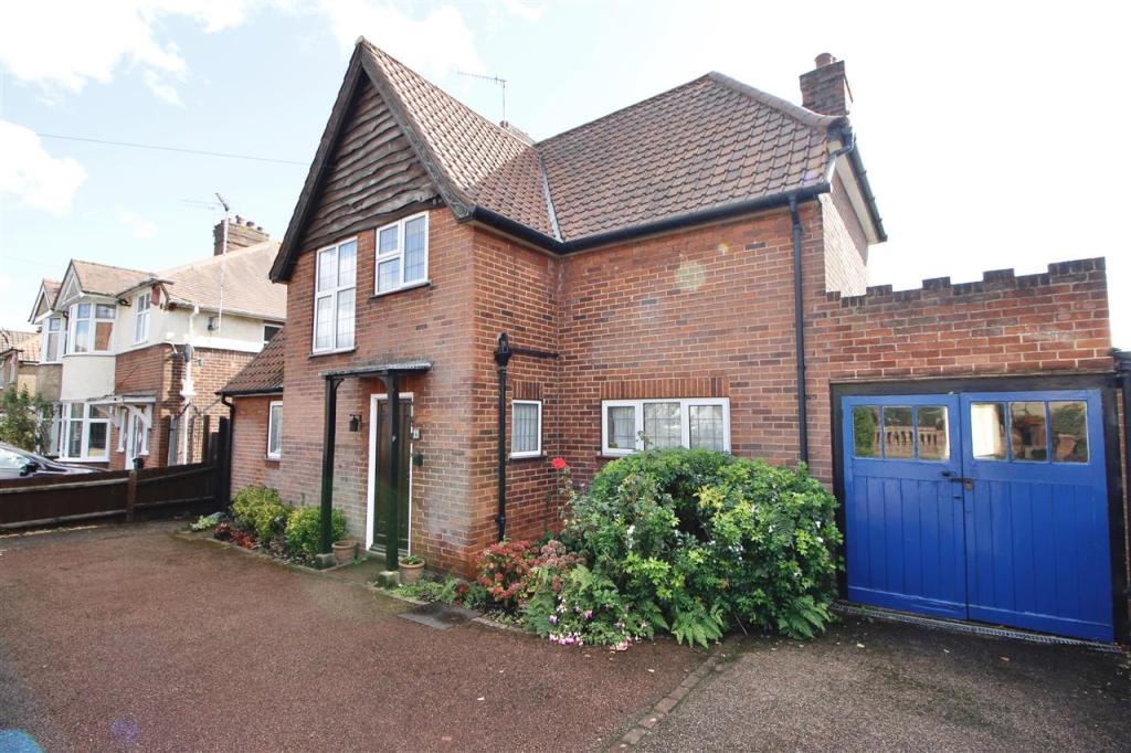 3 bedroom detached house for sale in Belstead Avenue, Ipswich, IP2