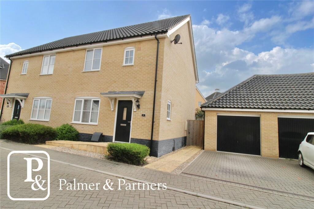 3 bedroom semidetached house for sale in Holly Way, Saxmundham