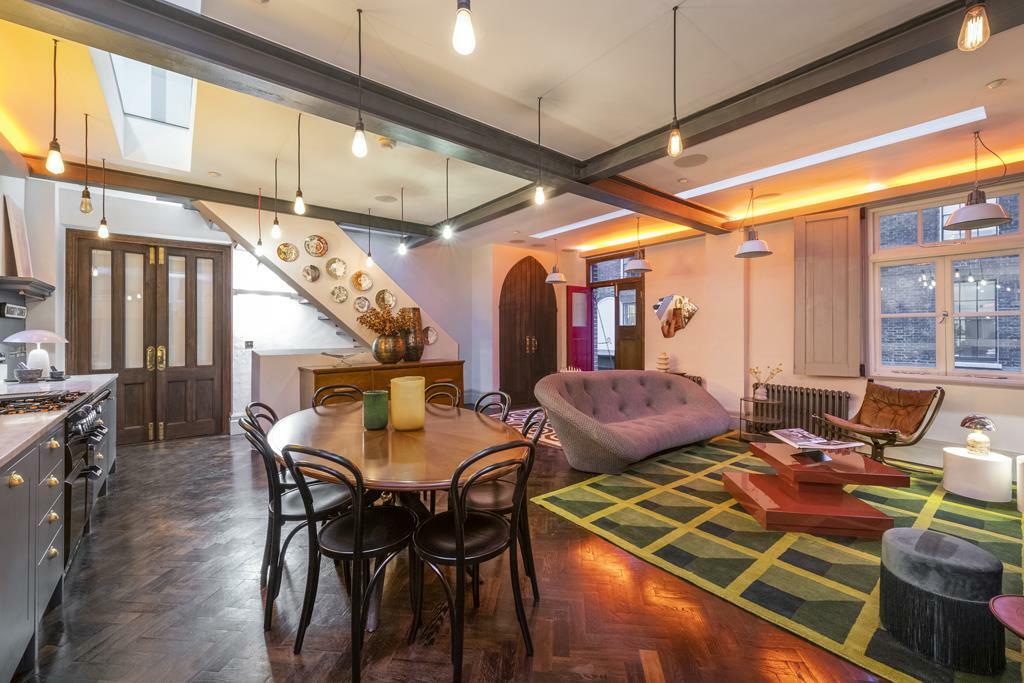 4 bedroom terraced house for rent in Park Street, Borough, SE1