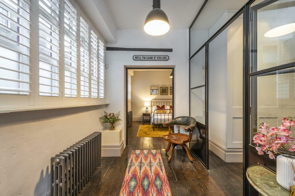 4 bedroom terraced house for rent in Park Street, Borough, London, SE1