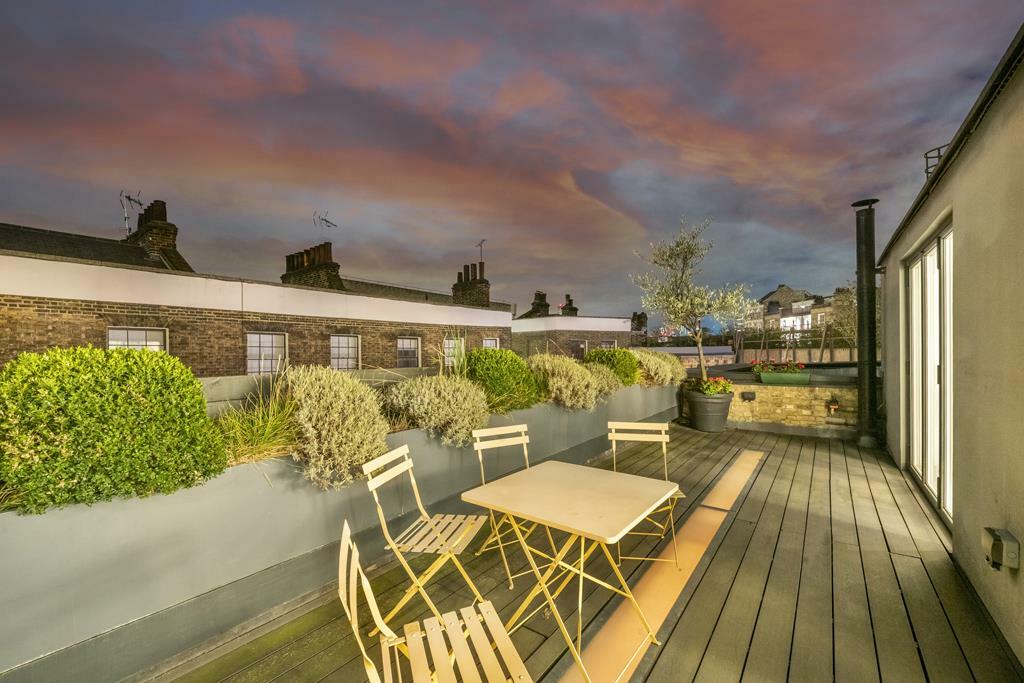 4 bedroom terraced house for rent in Park Street, Borough, London, SE1