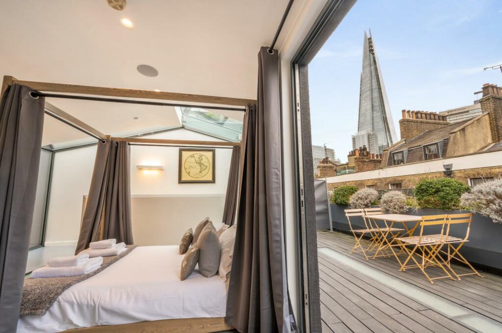 4 bedroom terraced house for rent in Park Street, Borough, London, SE1