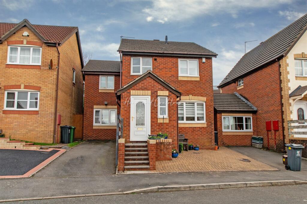 4 bedroom detached house for sale in Nasturtium Way, Pontprennau