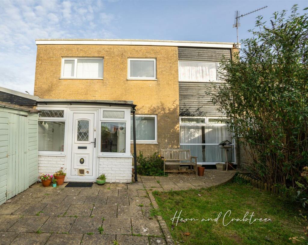 3 bedroom end of terrace house for sale in Chapel Wood, Llanedeyrn