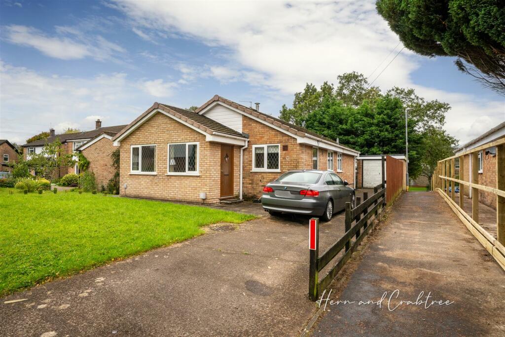 2 bedroom detached bungalow for sale in Avonridge, Thornhill, Cardiff, CF14