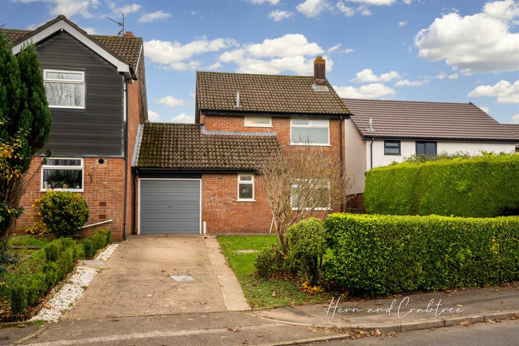 3 bedroom link detached house for sale in Launcelot Crescent, Thornhill, Cardiff, CF14