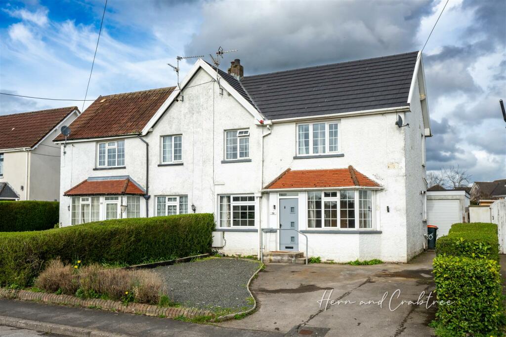 3 bedroom semidetached house for sale in Marshfield Road, Castleton