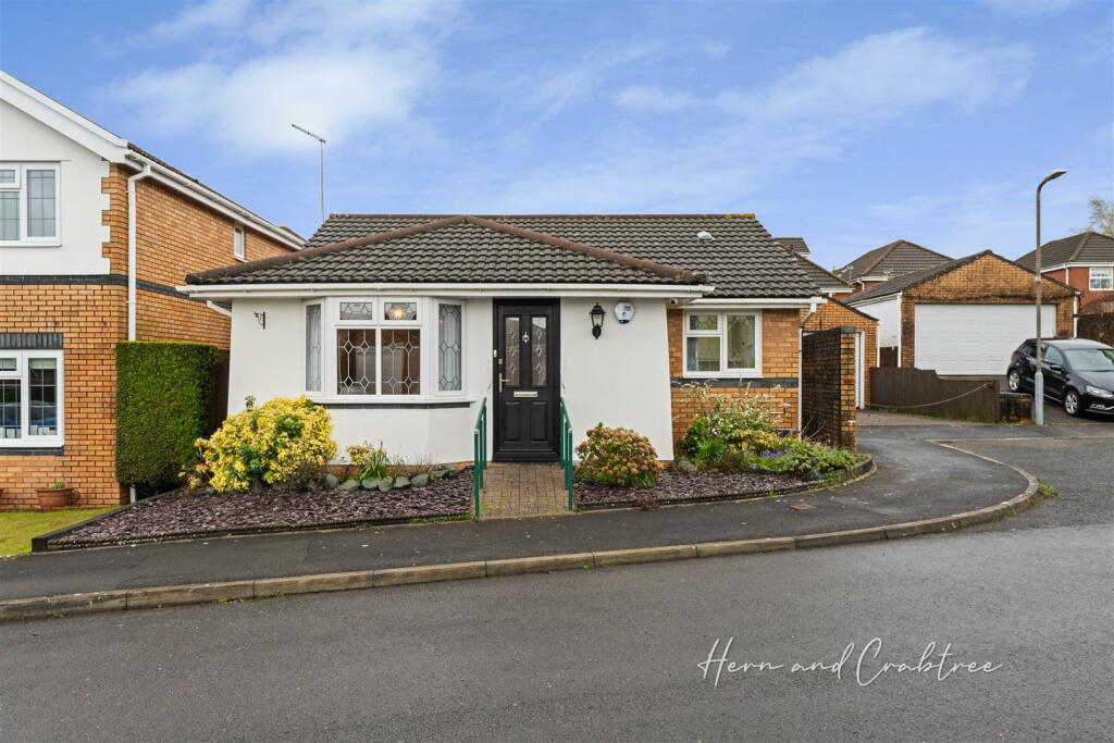 2 bedroom detached bungalow for sale in Clos Mair, Cardiff, CF23