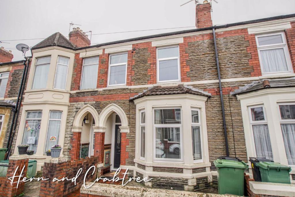 3 bedroom terraced house for sale in Manor Street, Heath, Cardiff, CF14