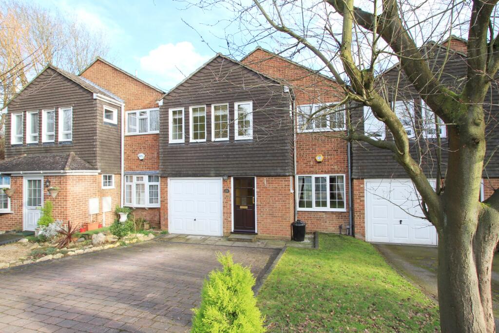 4 bedroom house for sale in Knoll Crescent, Northwood, HA6