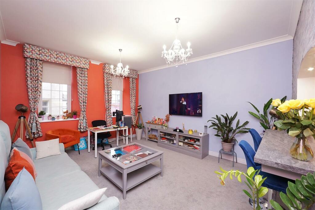2 bedroom flat for sale in Fountain Street, Ulverston, LA12
