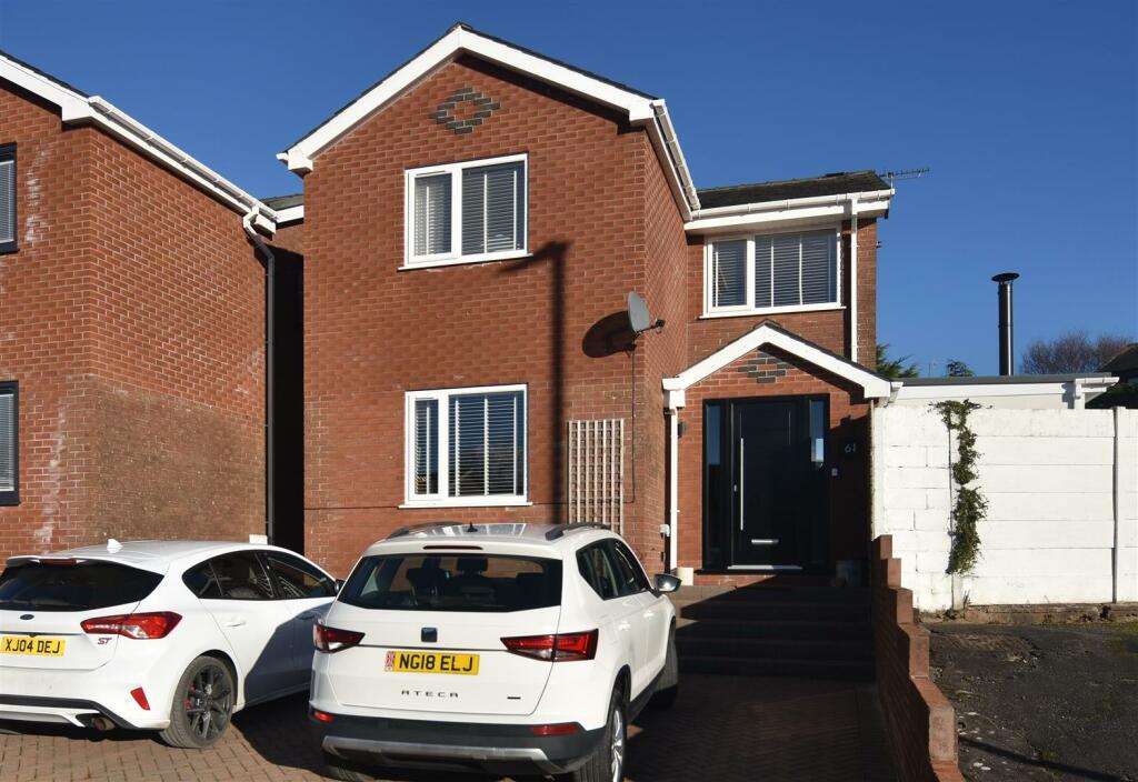 3 bedroom detached house for sale in Holbeck Park Avenue, BarrowIn