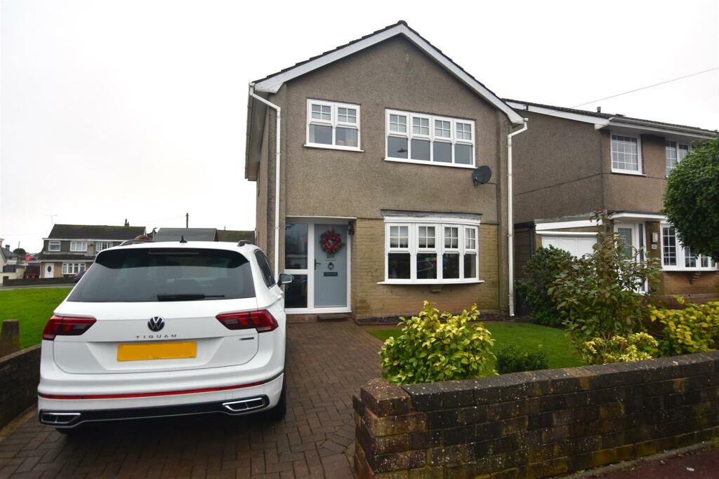 3 bedroom detached house for sale in Muncaster Road, Walney, BarrowIn
