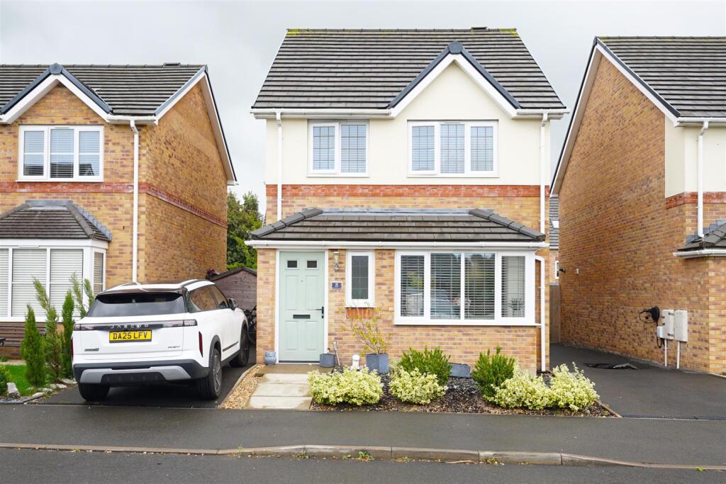 4 bedroom detached house