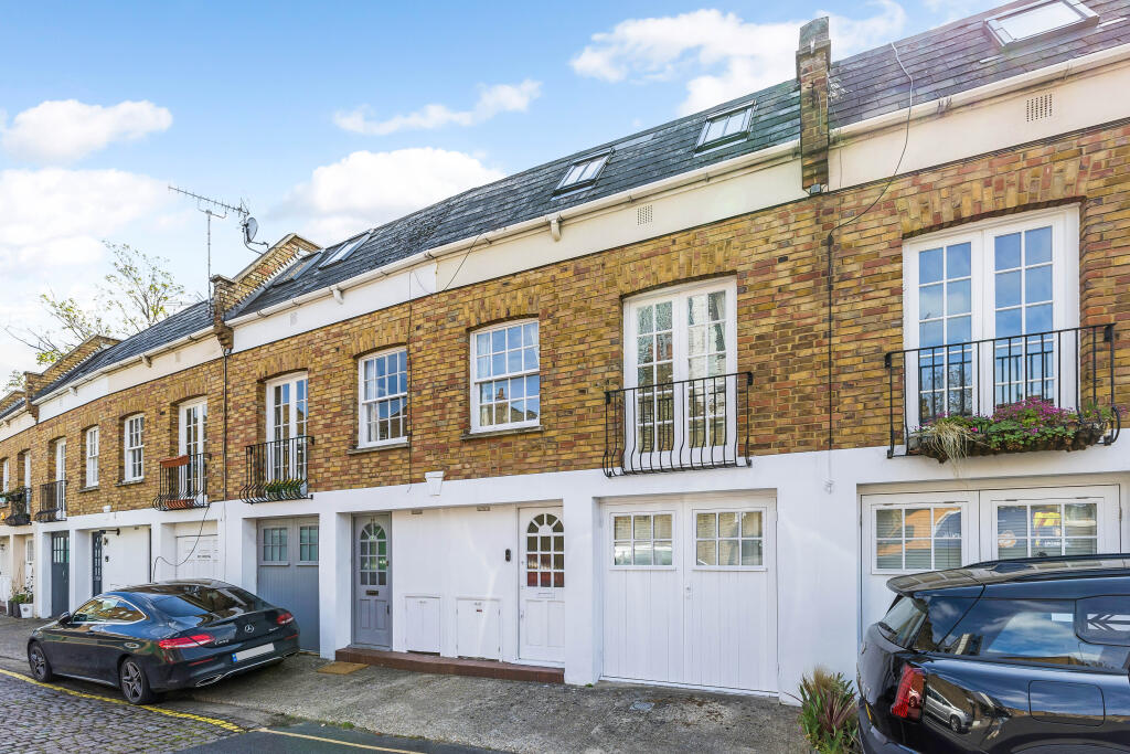 Main image of property: Royal Crescent Mews, London, W11