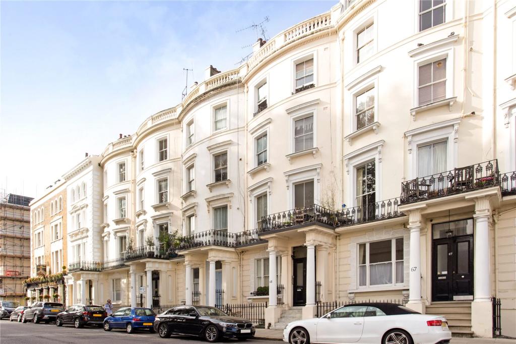 Studio flat for sale in Princes Square, London, W2