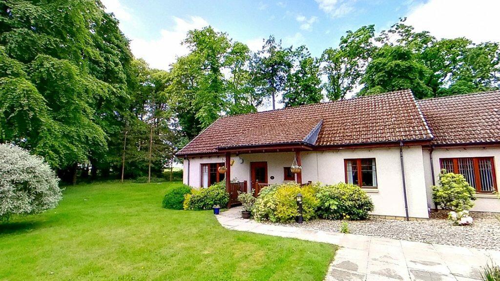 2 bedroom semidetached bungalow for sale in 17 Grant Place, Firhall