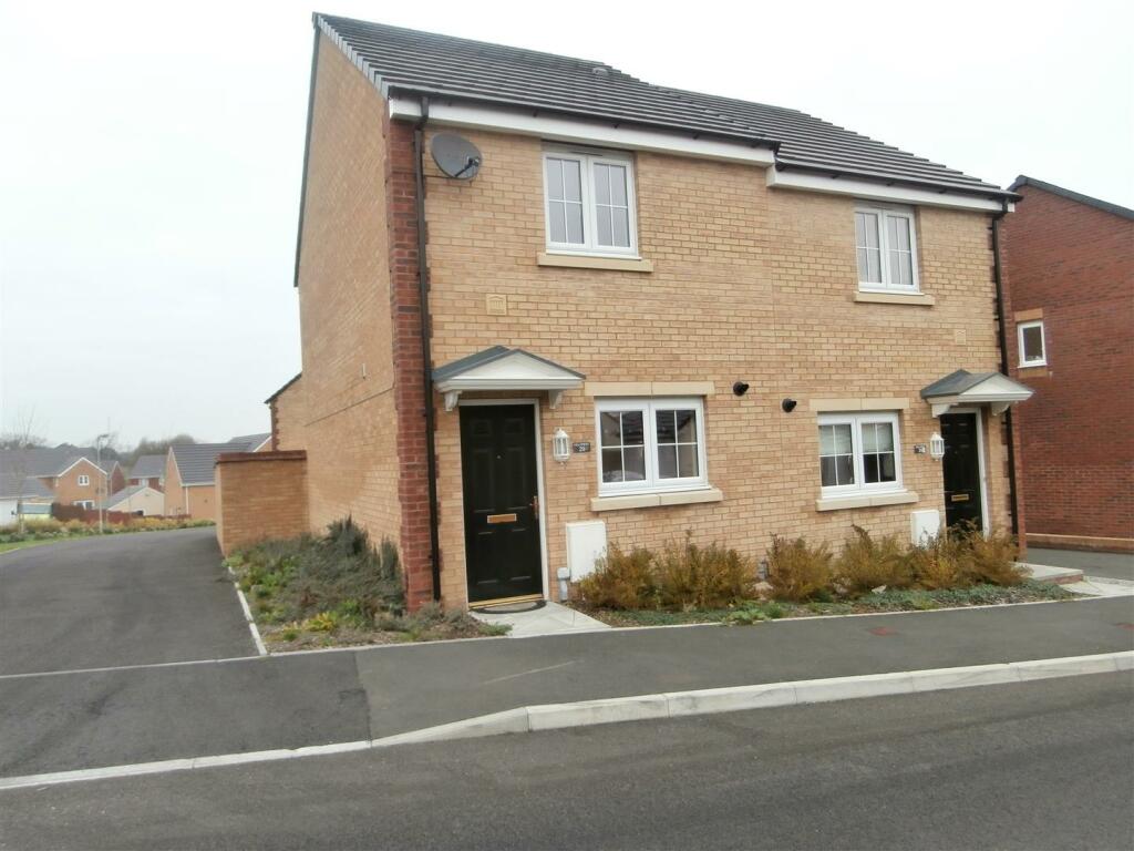 2 bedroom semidetached house for rent in Rhodfa Cnocell Y Coed