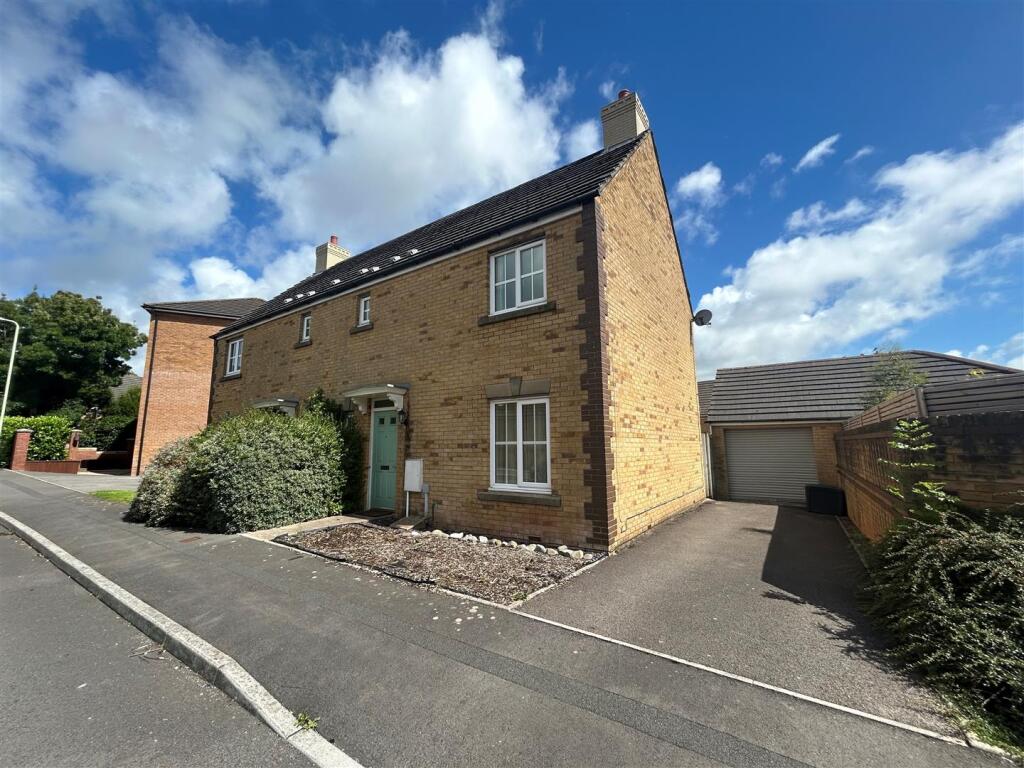 Main image of property: Cae Llwydcoed, Broadlands, Bridgend County Borough, CF31 5ES