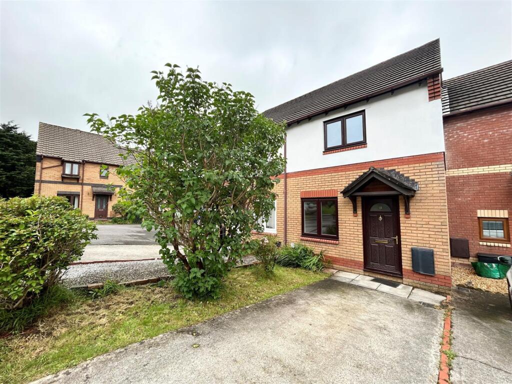 Main image of property: St Thomas Close, Brackla, Bridgend, CF31 2BW