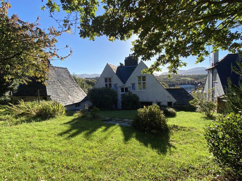 4 bedroom detached house for sale in Bangor, Gwynedd, LL57