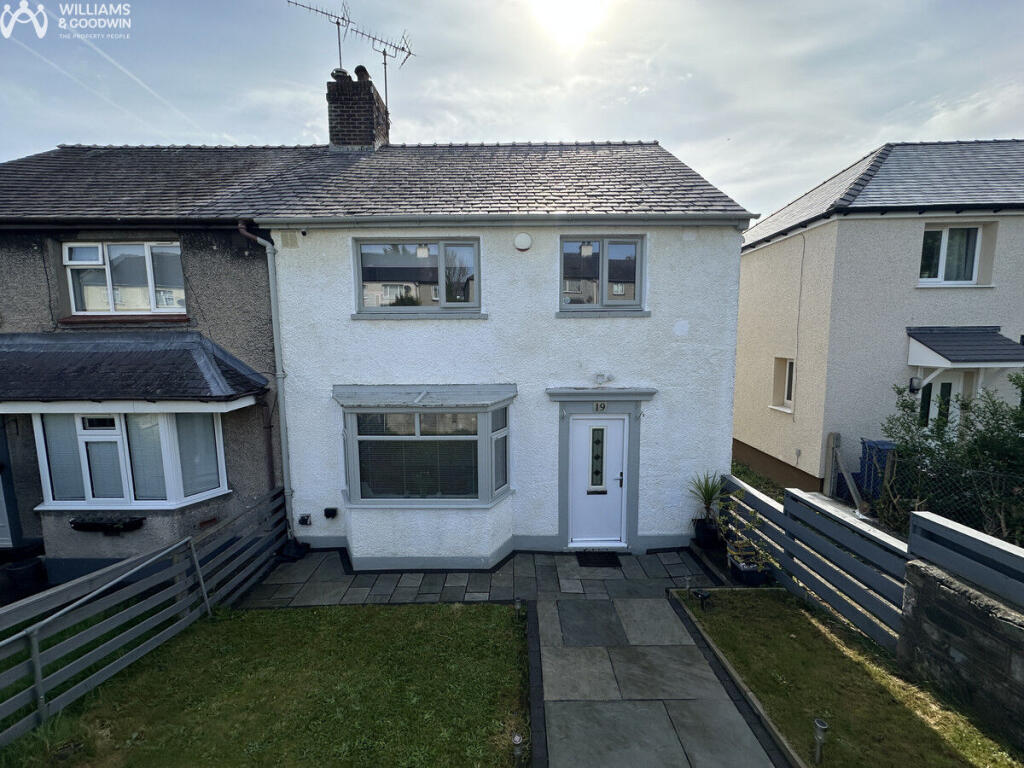 Main image of property: Toronnen, Bangor, LL57