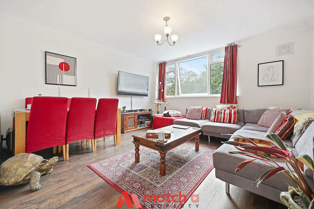 Main image of property: Kings Avenue, London, SW4