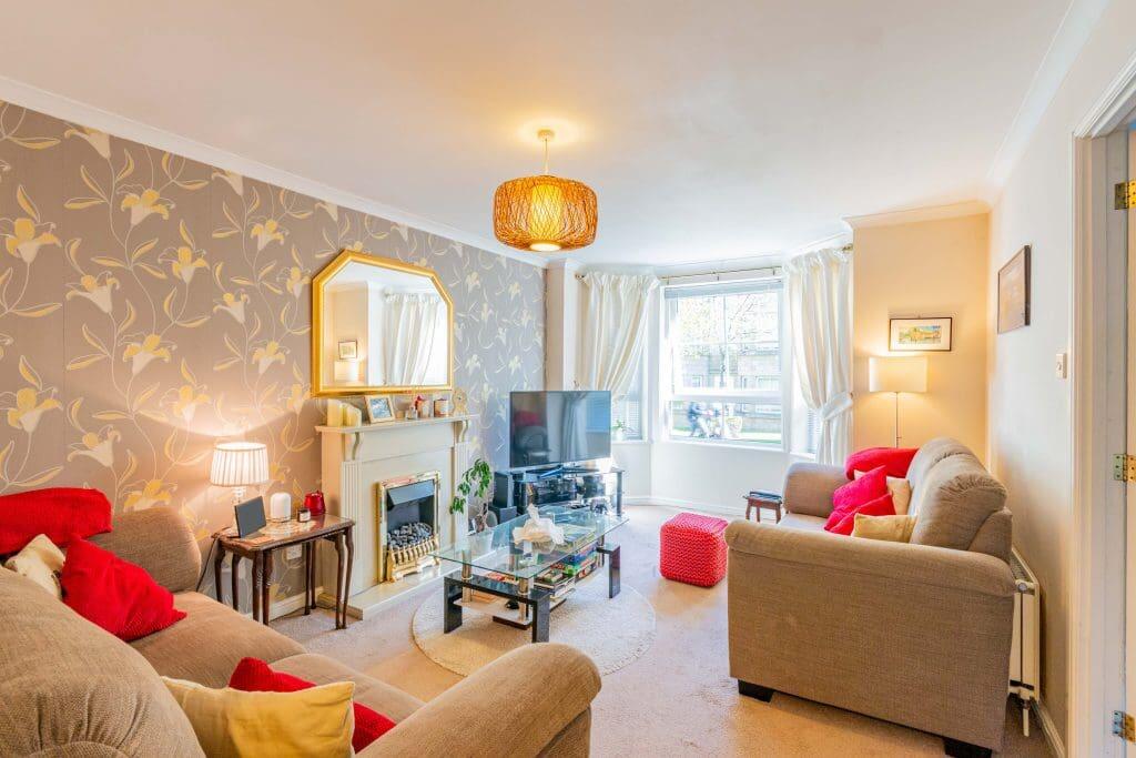 Main image of property: 1075L Dicksonfield, Edinburgh, EH7 5NE