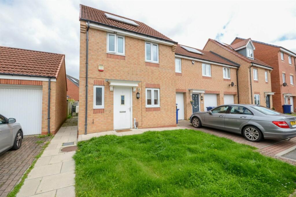 3 bedroom semidetached house for sale in Thomaston Court, Blakelaw, NE5