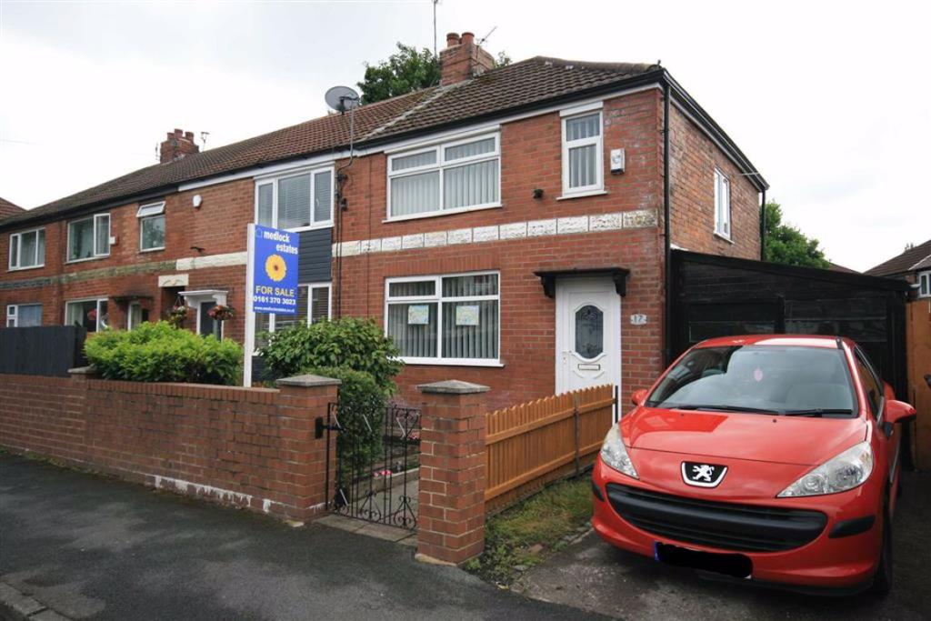 2 bedroom semidetached house for sale in Beech Avenue, Droylsden, M43