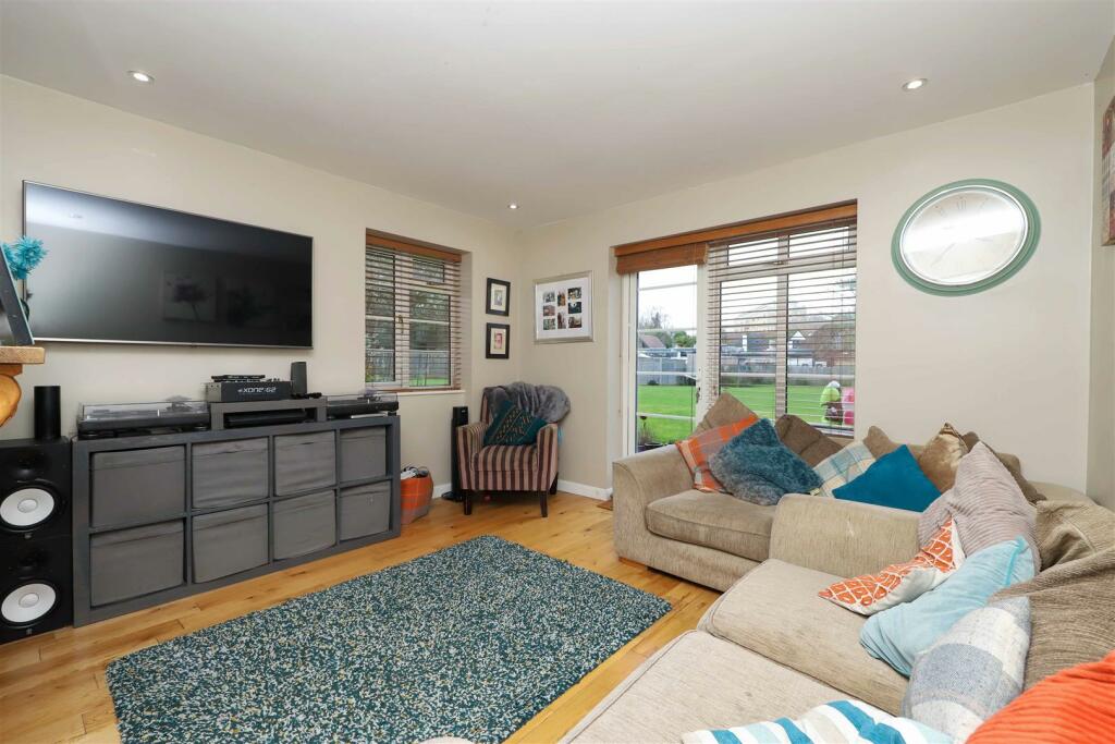 2 bedroom apartment for rent in Garden Close, Ruislip, HA4