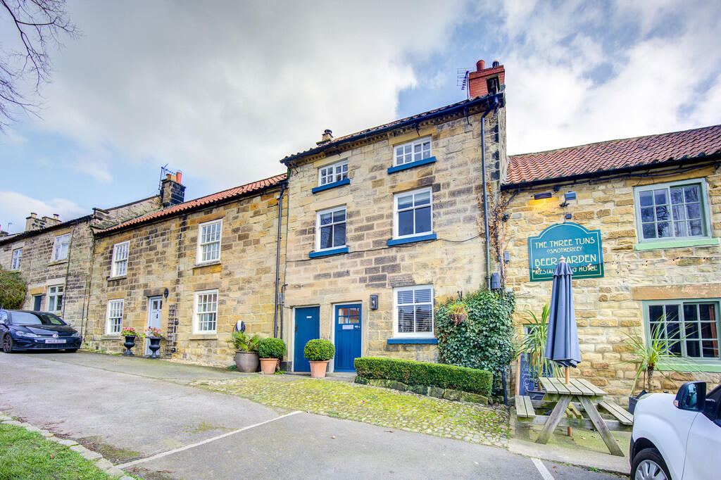 3 bedroom terraced house for sale in South End, Osmotherley