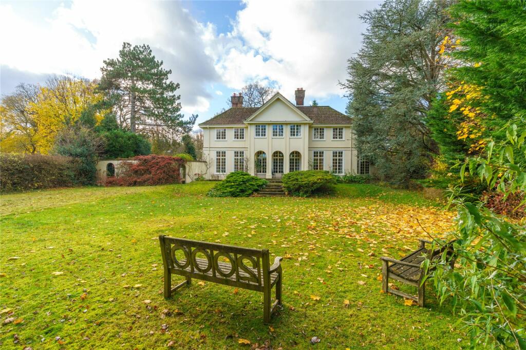 6 bedroom detached house for sale in New Road, Little Kingshill, Great