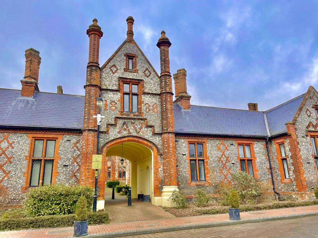 2 bedroom mews property for sale in Gilbert Scott Court, Whielden