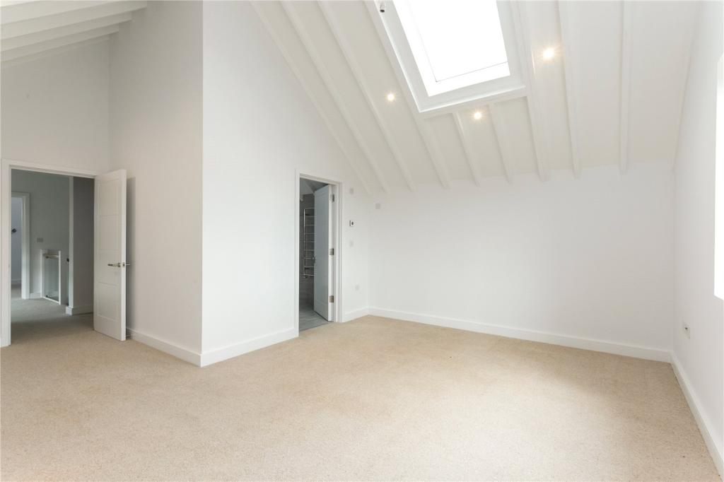 3 bedroom detached house for sale in Redling Drive, Bovingdon, Hemel Hempstead, Hertfordshire, HP3