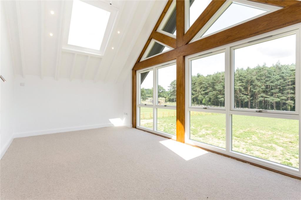 3 bedroom detached house for sale in Redling Drive, Bovingdon, Hemel Hempstead, Hertfordshire, HP3