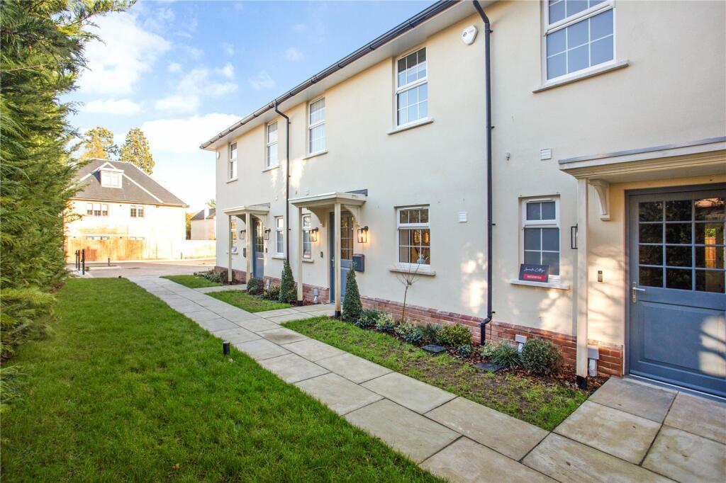 3 bedroom end of terrace house for sale in Heathbourne Village