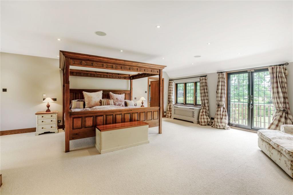 7 bedroom detached house for sale in Chalfont Lane, Chorleywood
