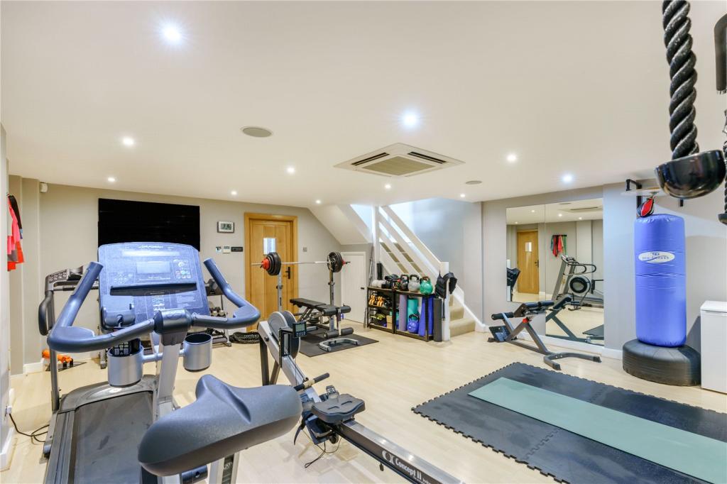 7 bedroom detached house for sale in Chalfont Lane, Chorleywood