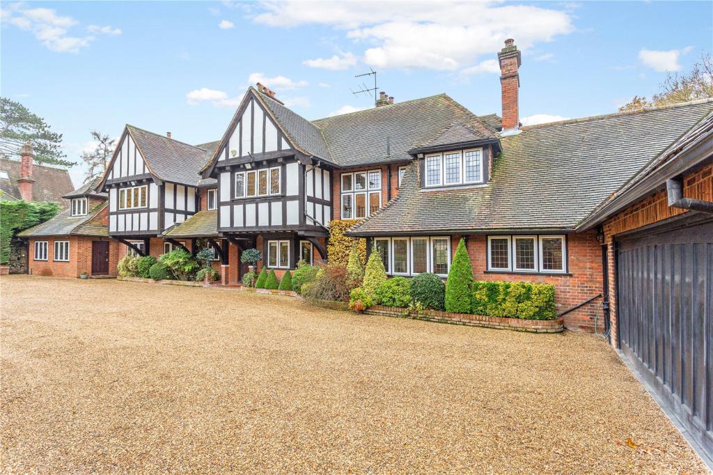 7 bedroom detached house for sale in Chalfont Lane, Chorleywood, Rickmansworth, Hertfordshire, WD3