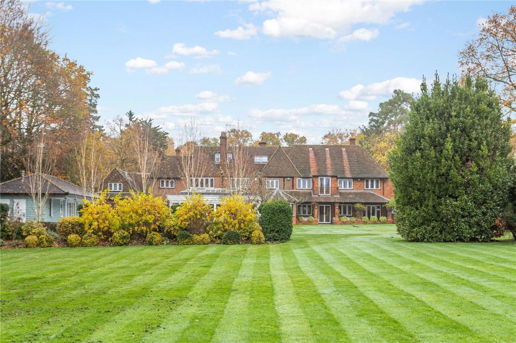 7 bedroom detached house for sale in Chalfont Lane, Chorleywood