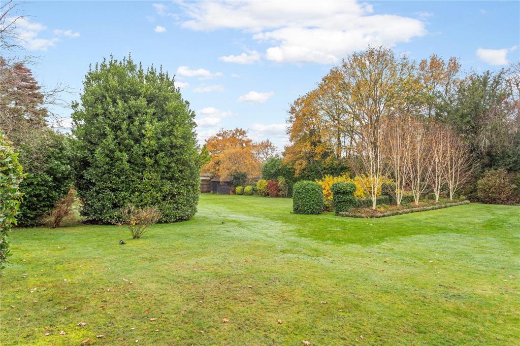 7 bedroom detached house for sale in Chalfont Lane, Chorleywood