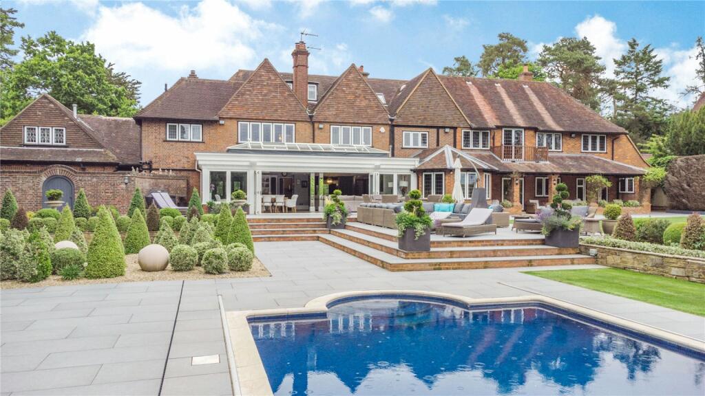 7 bedroom detached house for sale in Chalfont Lane, Chorleywood