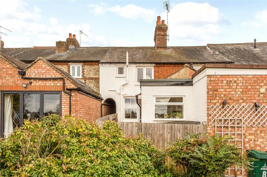 2 bedroom terraced house for sale in Old Common Road, Chorleywood