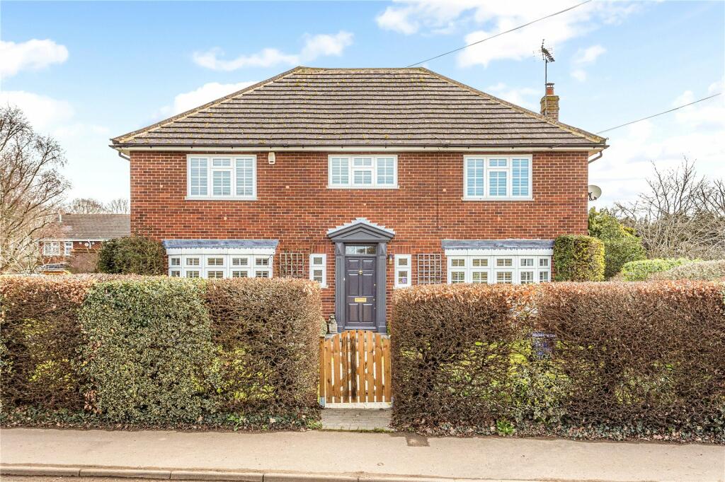 4 bedroom detached house for sale in The Green, Croxley Green