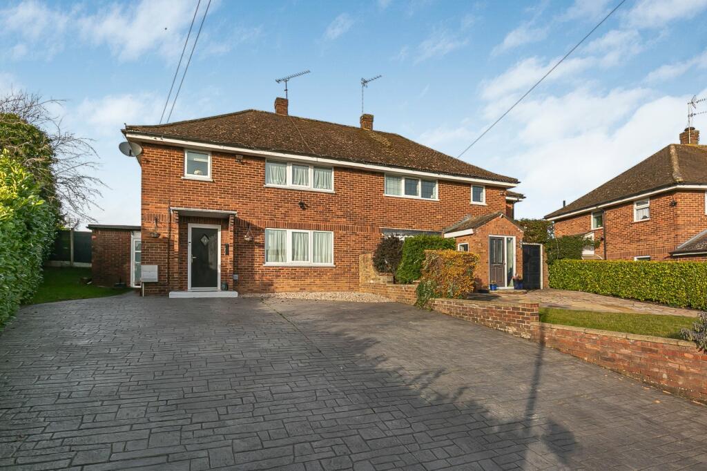 3 bedroom semidetached house for sale in Oakhill Road, Maple Cross