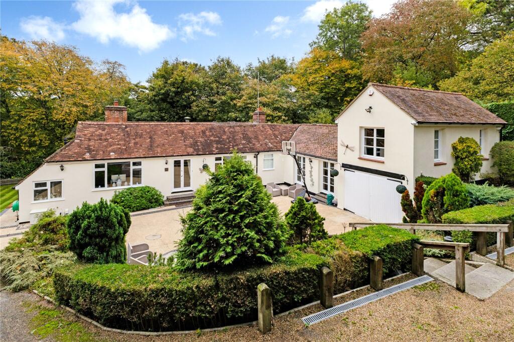 Main image of property: Rasehill Close, Rickmansworth, Hertfordshire, WD3